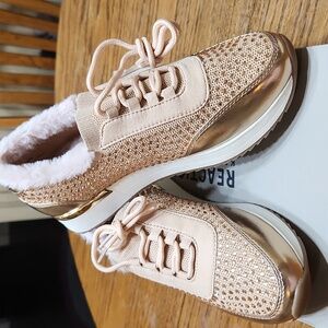 NEW Reaction Kenneth Cole Cari Cozy Sneakers Size 6.5